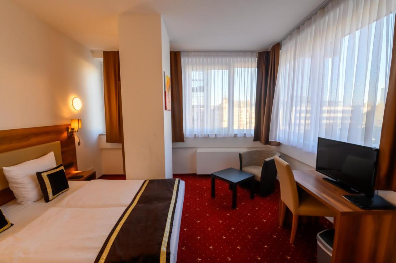 Hotel Luna Жак Офенбах Екстериор снимка